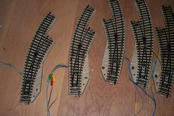 Marklin 6 bochtwissels, 4x 5141 en 2x 5142 incl.schakelkastj, Hobby en Vrije tijd, Modeltreinen | H0, Zo goed als nieuw, Rails