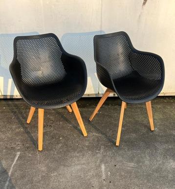 4 stuks nieuwe terrasstoelen zwart kunststof kuip design beschikbaar voor biedingen