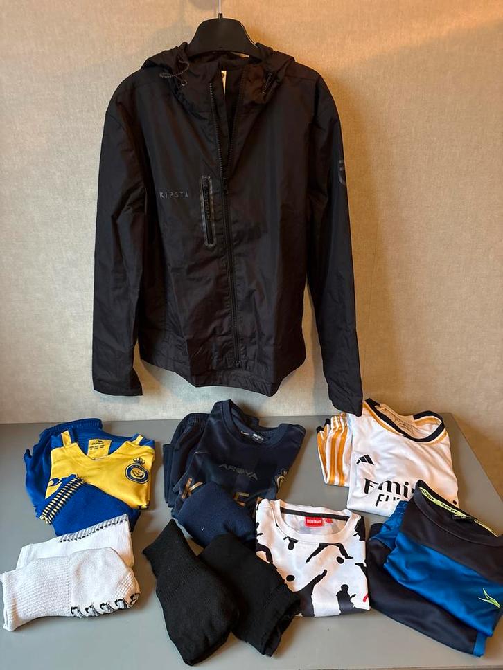 Sportkleding Set: Voetbaltenues, Gymkleding & Sportshirt, Kinderen en Baby's, Kinderkleding | Maat 134, Gebruikt, Jongen of Meisje