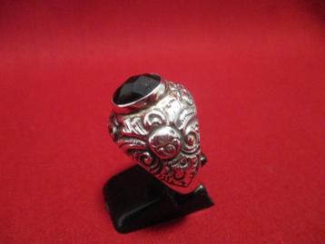 Balinese ring Ø 18,6 mm, zilver, floraal motief, onyx steen beschikbaar voor biedingen