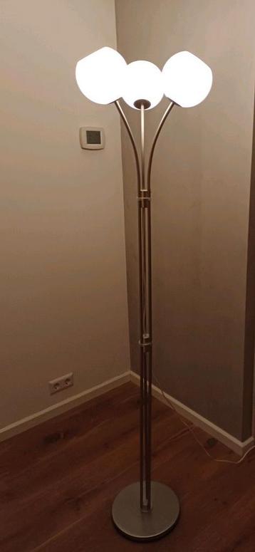 Ikea staande lamp | 3 bollen | 175 cm | warm licht beschikbaar voor biedingen