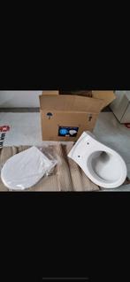 Nieuwe hangende wc pot met wc bril, Doe-het-zelf en Verbouw, Ophalen, Nieuw, Toilet