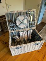Wit/blauwe rieten picknickmand 4p, Hobby en Vrije tijd, Picknickmanden, Ophalen of Verzenden, Zo goed als nieuw