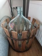Grote glazen fles in houten frame, Huis en Inrichting, Woonaccessoires | Vazen, Ophalen, Gebruikt, Overige kleuren, 50 tot 75 cm