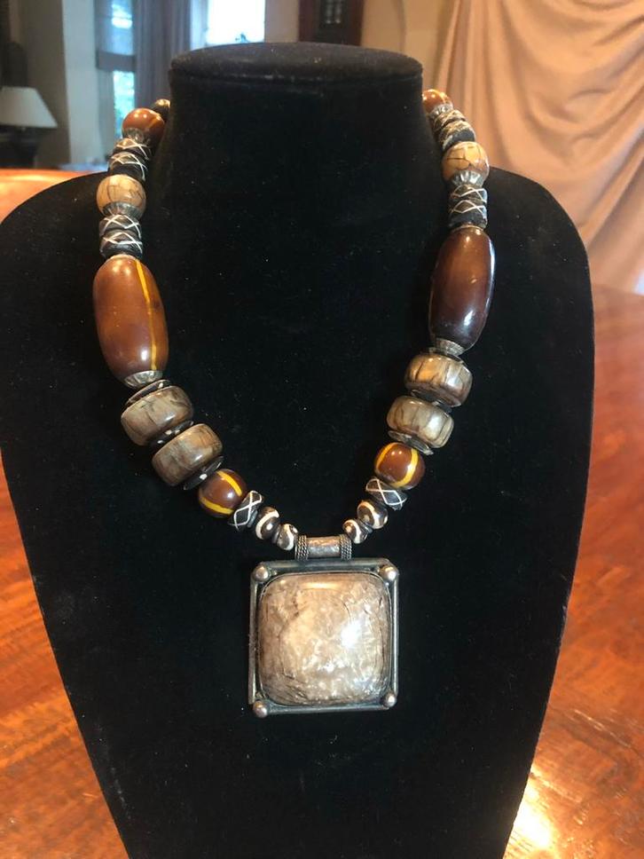 Vintage Ketting met Hanger, Sieraden, Tassen en Uiterlijk, Kettingen, Gebruikt, Overige materialen, Bruin, Met hanger, Ophalen