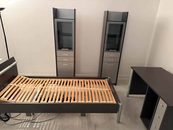 Compleet slaapkamer: elektrische 1pers bed, 2 kasten, bureau, Huis en Inrichting, Slaapkamer | Bedden, Gebruikt, Eenpersoons, 90 cm