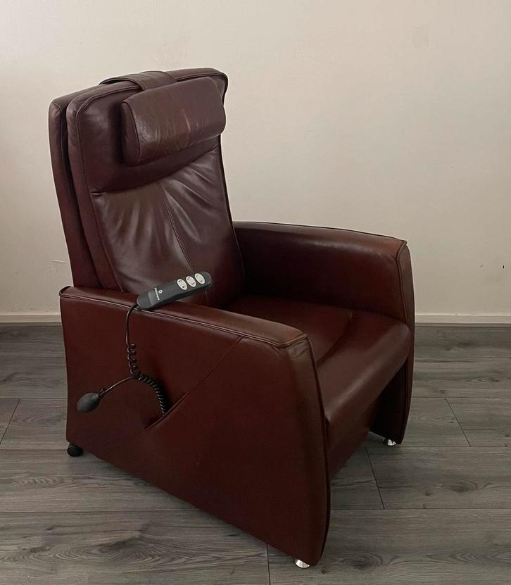 PROMINENT RELAX STA OP STOEL ELEKTRISCHE STAOPSTOEL STAOP, Huis en Inrichting, Fauteuils, Zo goed als nieuw, Leer, 50 tot 75 cm