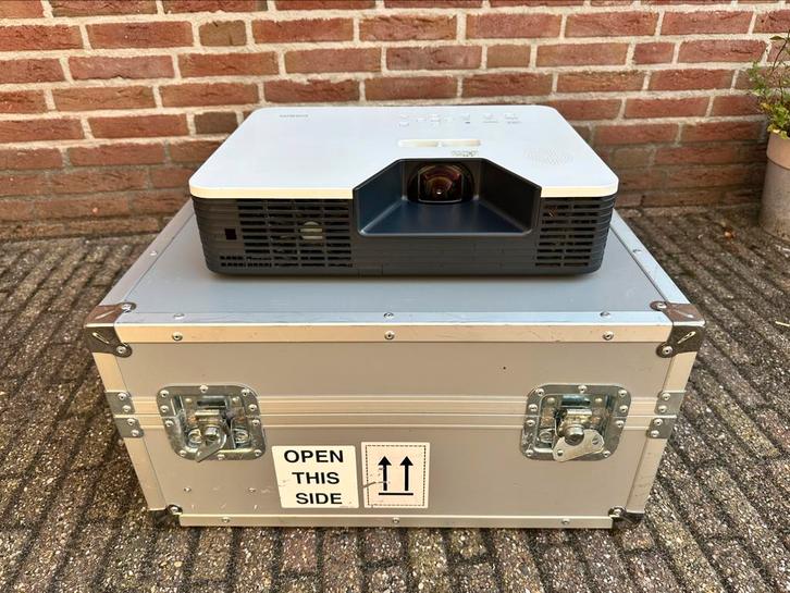 Casio XJ-ST145 short throw beamer incl. Flightcase, Audio, Tv en Foto, Beamers, Gebruikt, DLP, Overige resoluties, Ophalen of Verzenden