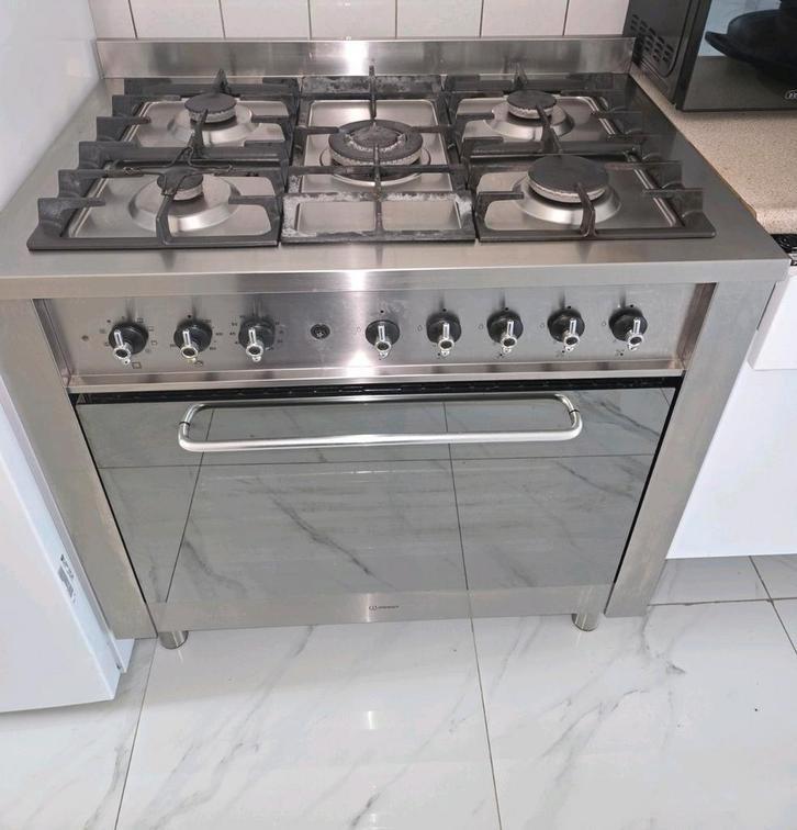 Indesit gas/elektra fornuis, Witgoed en Apparatuur, Fornuizen, Zo goed als nieuw, Vrijstaand, Gas, 5 kookzones of meer, 90 tot 95 cm