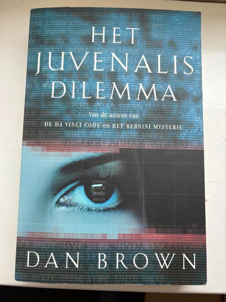Het juvenalis dilemma, paperback, Boeken, Thrillers, Zo goed als nieuw, Ophalen of Verzenden