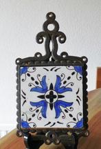 Onderzetter met antieke klokjestegel., Antiek en Kunst, Ophalen of Verzenden