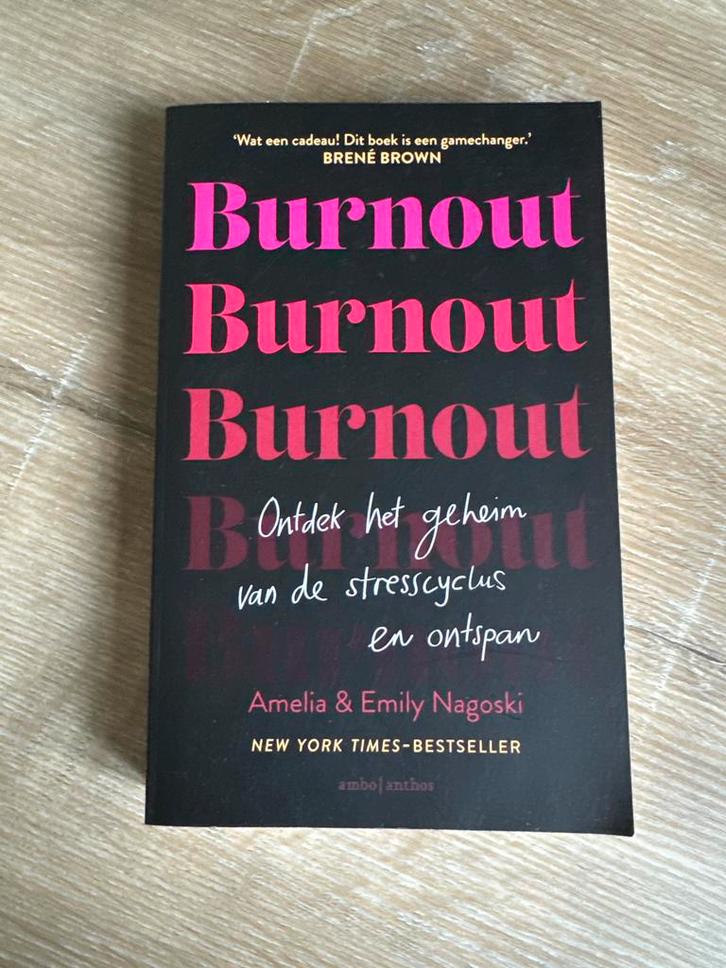 Burnout - Amelia & Emily Nagoski, Boeken, Psychologie, Zo goed als nieuw, Overige onderwerpen, Ophalen of Verzenden