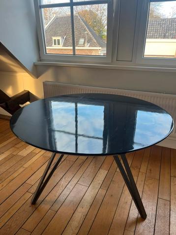 Ronde eetkamertafel 120cm (past 4-6 stoelen) beschikbaar voor biedingen