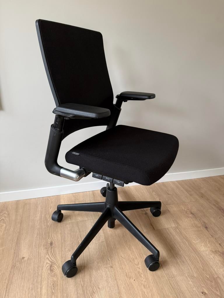 Ahrend 2020 ergonomische bureaustoel, Huis en Inrichting, Bureaustoelen, Kantoorbaas, Kantoorbaas, Ophalen of Verzenden, Zo goed als nieuw