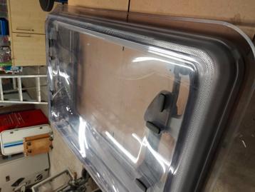 NIEUWSTAAT DAKRAAM 60 X 90 CM COMBI LUXE  DRAAI KIEP RAAM beschikbaar voor biedingen