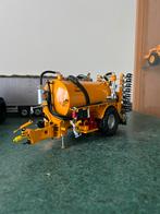 Veenhuis met bemester MARGE MODELS 1:32, Hobby en Vrije tijd, Modelauto's | 1:32, Ophalen of Verzenden, Zo goed als nieuw, Tractor of Landbouw