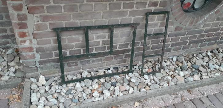 Wanddecoratie: oude stalraampjes, Antiek en Kunst, Curiosa en Brocante, Ophalen of Verzenden