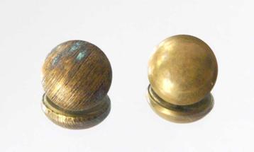 Oude Vintage metalen bolknopen nr. U412 koper beschikbaar voor biedingen