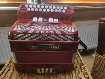 Trekharmonika merk Serenellini beschikbaar voor biedingen