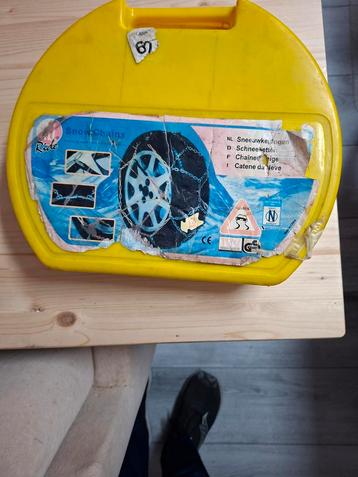 Nieuwe sneeuwkettingen - nooit gebruikt! beschikbaar voor biedingen