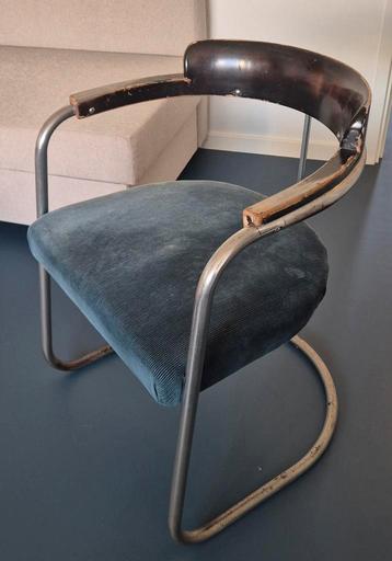 Ahrend De Cirkel buisstoel, ontwerp Jan Schrofer beschikbaar voor biedingen