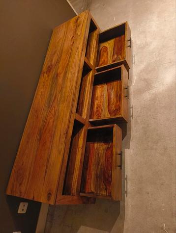 Tv Unit with 3 drawers and hardwood. The measurements