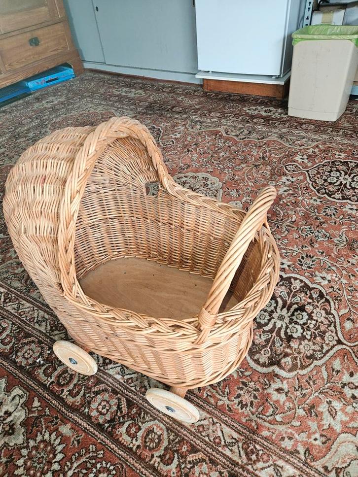 Rieten Poppenwagentje - Nostalgie!, Kinderen en Baby's, Speelgoed | Babyspeelgoed, Gebruikt, Overige typen, Met wieltjes, Ophalen of Verzenden