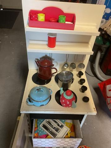 Speelkeuken van hout inclusief toebehoren beschikbaar voor biedingen