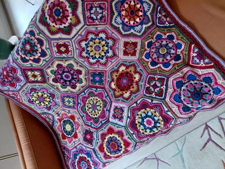 Gehaakte vierkante deken. 120 x 120 cm, Hobby en Vrije tijd, Breien en Haken, Nieuw, Haken, Wol of Garen, Ophalen of Verzenden