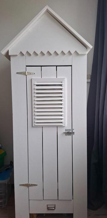 Kledingkast "strandhuisje" beschikbaar voor biedingen