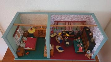 Oud poppenhuis,  poppenkamer DDR jaren 50-60 miniaturen 