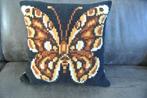 Geborduurd kussen vlinder/ nieuw handgemaakt, Ophalen of Verzenden, Nieuw, Wit, Vierkant