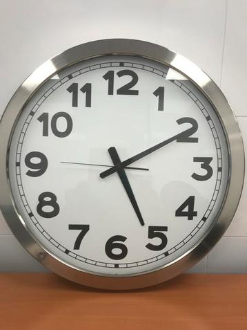 Stijlvolle Wandklok - Zilverkleurig ( 50 cm) beschikbaar voor biedingen