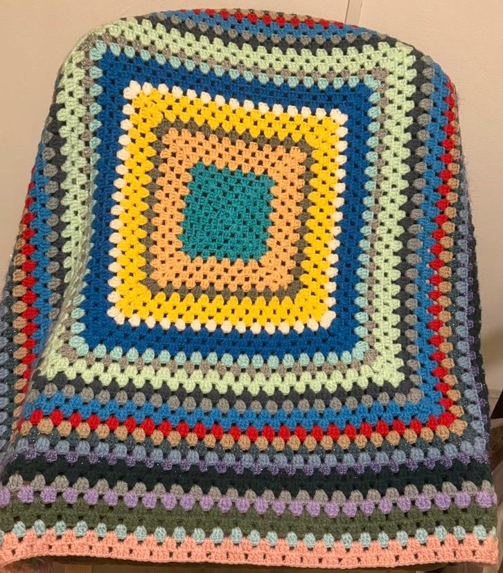 Gehaakte Sprei / Deken - Kleurrijk Granny Square, Hobby en Vrije tijd, Breien en Haken, Nieuw, Ophalen