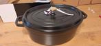Staub cocotte 33cm nieuw met doos, Huis en Inrichting, Keuken | Potten en Pannen, Gietijzer, Nieuw, Ophalen of Verzenden, Keramische plaat