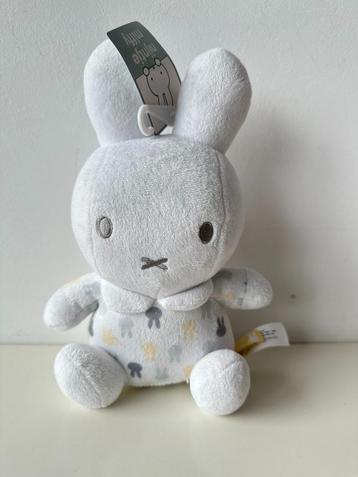 Knuffel Nijntje met grijze en gele Nijntjes op lijf / Bruna beschikbaar voor biedingen