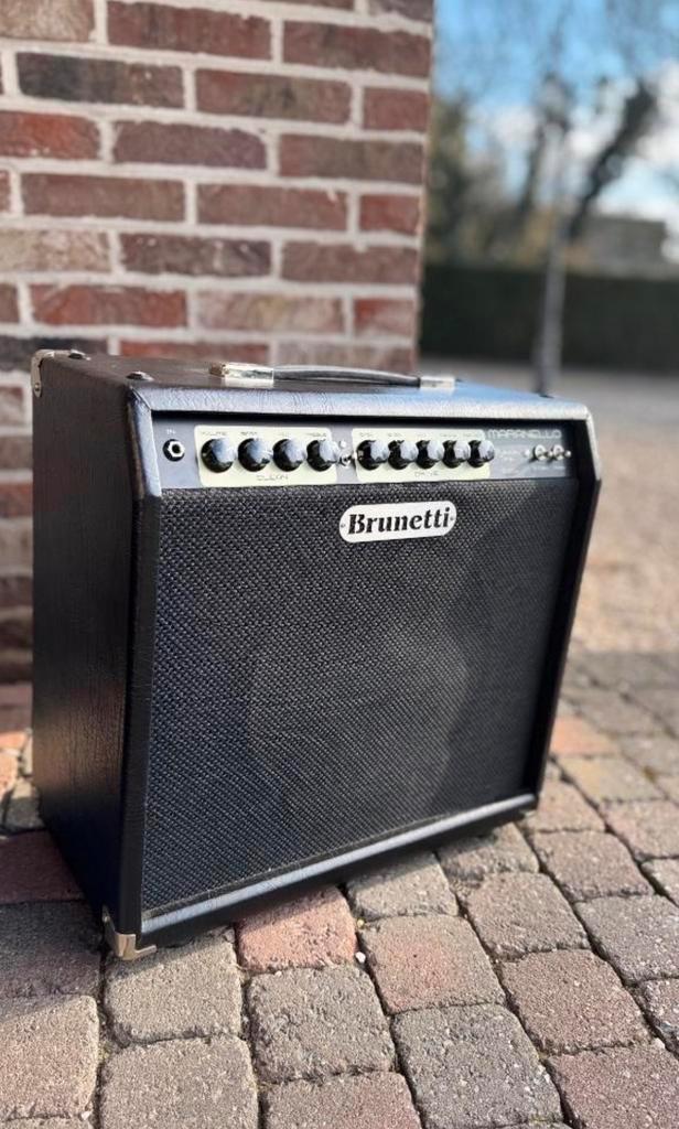 Zeldzame Brunetti Maranello black top met hoes., Muziek en Instrumenten, Versterkers | Bas en Gitaar, Zo goed als nieuw, Minder dan 50 watt