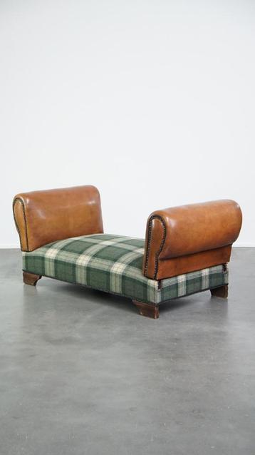 Uniek antiek daybed/ raambank opnieuw gestoffeerd beschikbaar voor biedingen