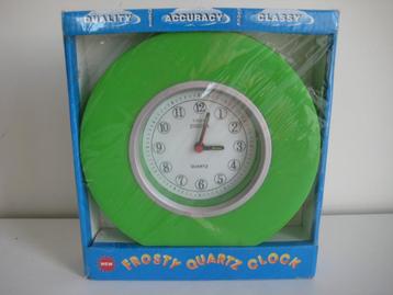 Frosty quartz klok met brede groene rand NIEUW beschikbaar voor biedingen