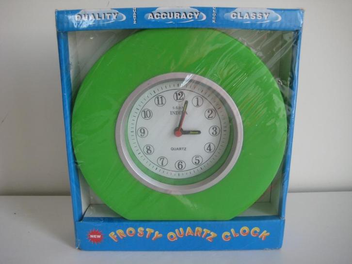 Frosty quartz klok met brede groene rand NIEUW, Huis en Inrichting, Woonaccessoires | Klokken, Nieuw, Wandklok, Analoog, Ophalen of Verzenden
