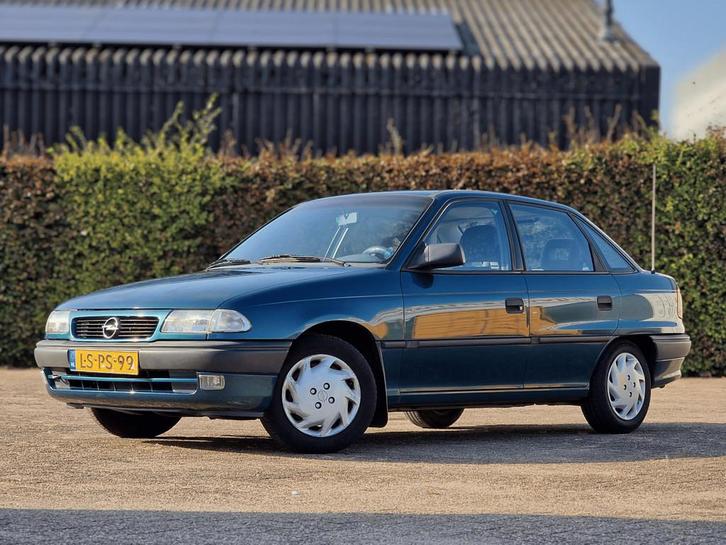 Opel Astra 1.6i GL *APK Juli 2027*, Auto's, Opel, Bedrijf, Te koop, Astra, Centrale vergrendeling, Elektrische ramen, Radio, Benzine