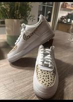 Witte Nike Air Force 1 met panterprint/luipaardprint maat 40, Ophalen of Verzenden, Zo goed als nieuw, Wit, Sneakers of Gympen