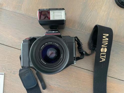 MINOLTA CAMERA, ZOOMLENS en FLITSER in tas - WD014, Audio, Tv en Foto, Fotocamera's Analoog, Gebruikt, Spiegelreflex, Minolta