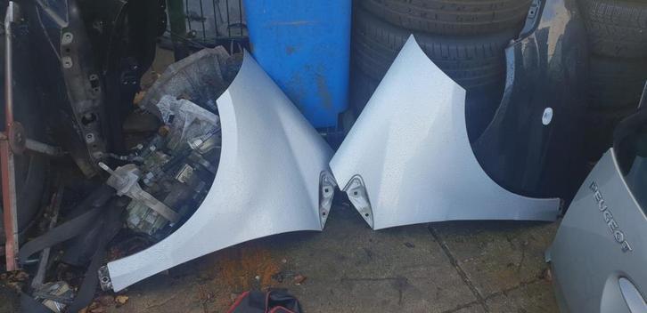 MERCEDES A KLASSE VOORSCHERMEN BJ 2005 TOT 2010, Auto-onderdelen, Carrosserie en Plaatwerk, Spatbord, Gebruikt, Ophalen of Verzenden