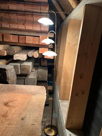 Staande lamp vintage beschikbaar voor biedingen