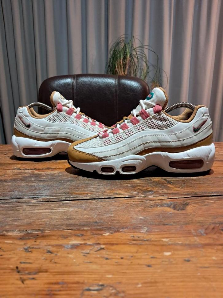 Nike Air Max 95 Special Edition 'Powerwall' Size 37,5, Kleding | Dames, Schoenen, Zo goed als nieuw, Sneakers of Gympen, Wit, Ophalen of Verzenden