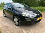 Fiat Punto 5DR 2015 zwart-airco-sportief-apk-zuinig-luxe, Voorwielaandrijving, 100 pk, Zwart, Origineel Nederlands