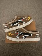 UGG Tasman Palace x Looney Tunes Chestnut maat 43, Slippers, UGG, Overige kleuren, Nieuw