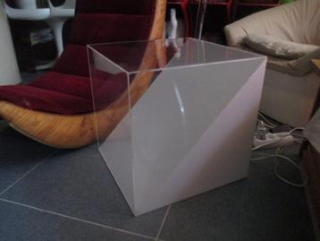 Plexi tafel met verlichting jaren 70 space age design retro beschikbaar voor biedingen