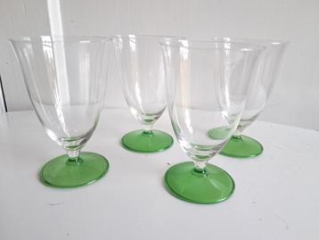 Set van 4 Vintage Groene Voet Glazen beschikbaar voor biedingen